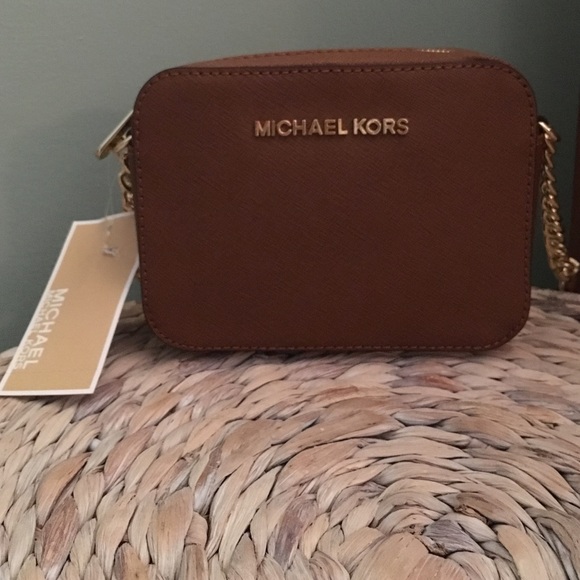 Micheal Kors jet set travel cross body