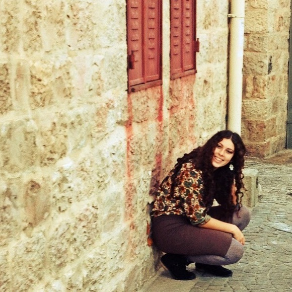 Meet Your Posher 💕 Hadassa - Picture 3 of 4