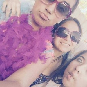 Meet your Posher, Edith