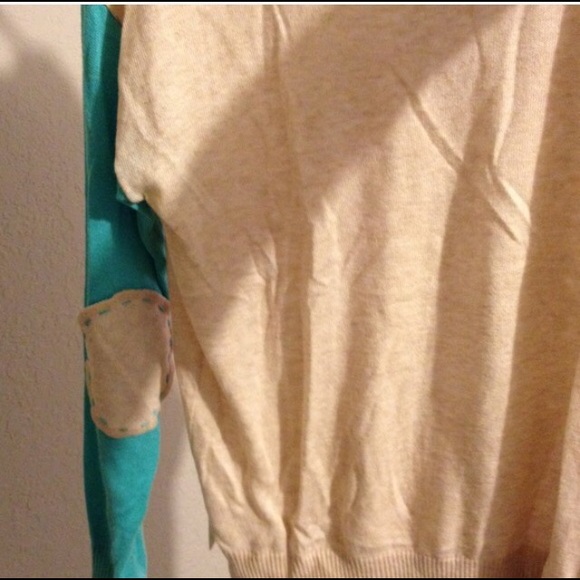 Color block pull over sweater - Picture 2 of 2