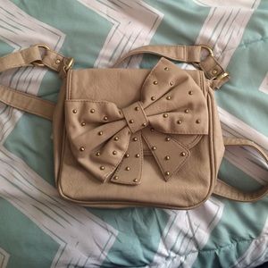 Bow studded satchel🎀