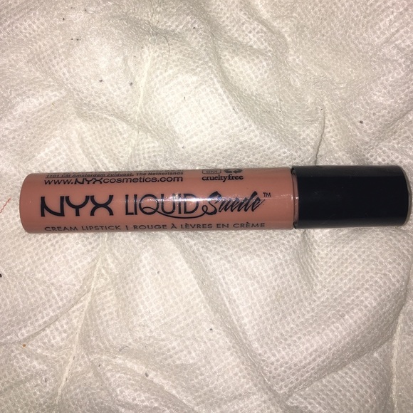 Nyx liquid suede lipstick in sandstorm