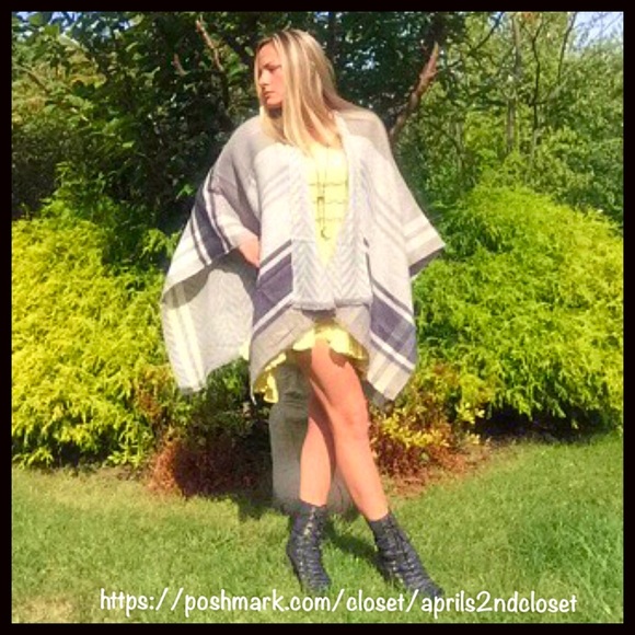 ❌SOLD❌❗1-HOUR SALE❗Boho Cape Blanket Wrap Scarf - Picture 4 of 4