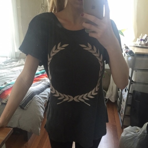 💸🌿Wildfox Just A Laurel Shirt, Medium