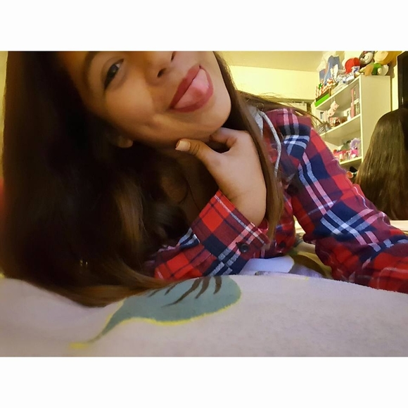 Meet your Posher, Ahlia - Picture 1 of 1