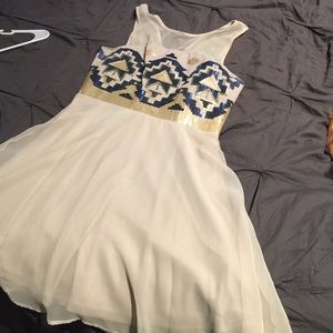 Point Aztec pattern dress