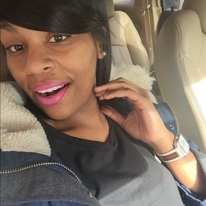 Meet your Posher, Alexis