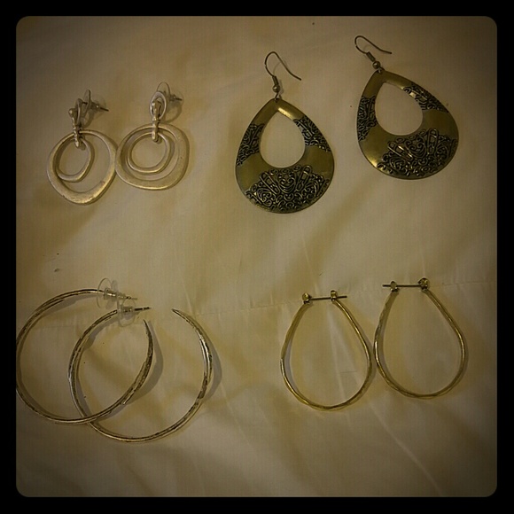 4 pairs of vintage hoops and dangles earrings