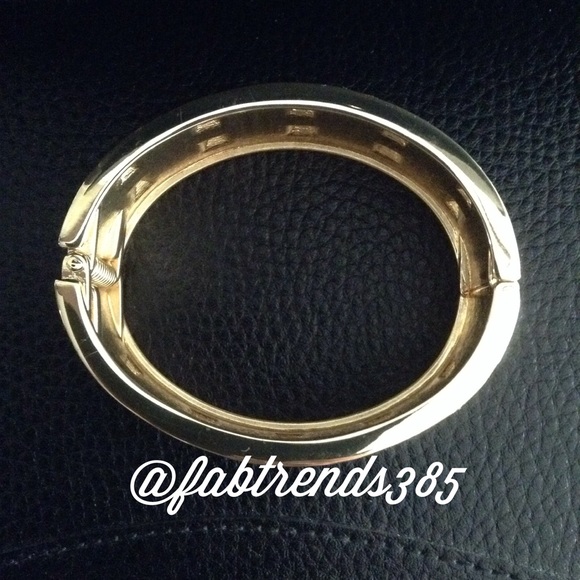 🌟LAST ONE🌟FAUX LEATHER BANGLE - Picture 2 of 2