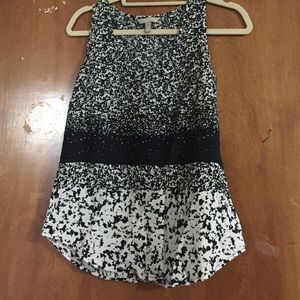 Cute sleeves blouse.