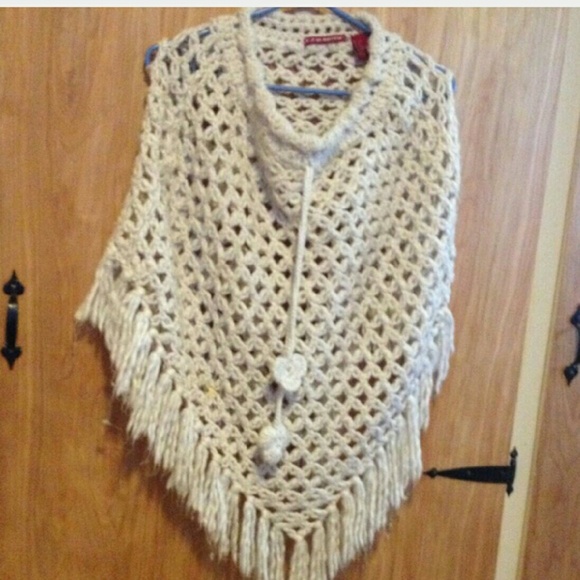 SOLD!! Cream knit poncho - Picture 3 of 4