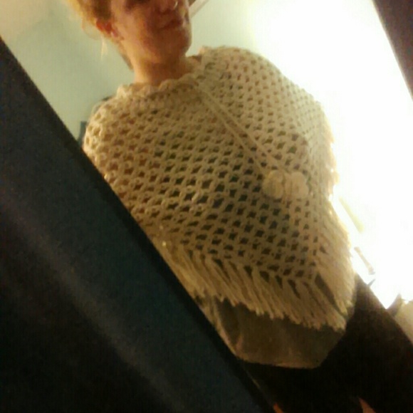 SOLD!! Cream knit poncho - Picture 4 of 4