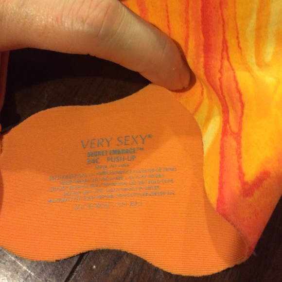 Victoria's Secret bra 💋 - Picture 2 of 2