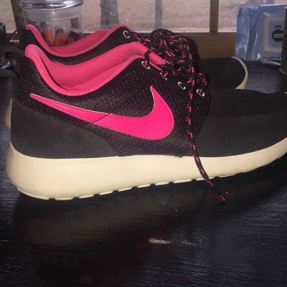Black and Pink Roshes