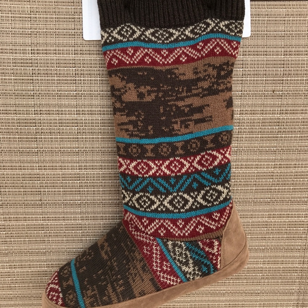 NWT Authentic Cozy Brown Muk Luks