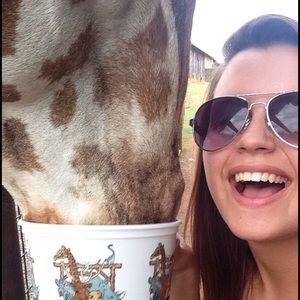 Meet your Posher, Shawnasee
