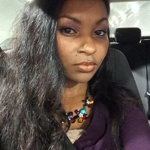 Meet your Posher, Adrienne