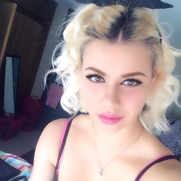 Meet your Posher, Majda