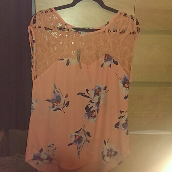 💵sold💵Unique AE flowery blouse - Picture 2 of 4