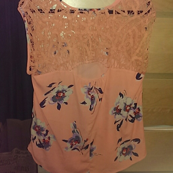 💵sold💵Unique AE flowery blouse - Picture 3 of 4