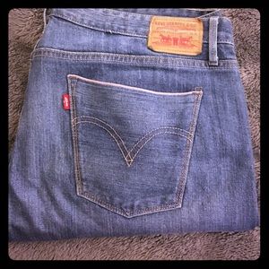 NWOT light boyfriend skinny Levis