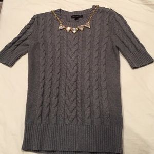 Gray Banana Republic short sleeved sweater ❄️