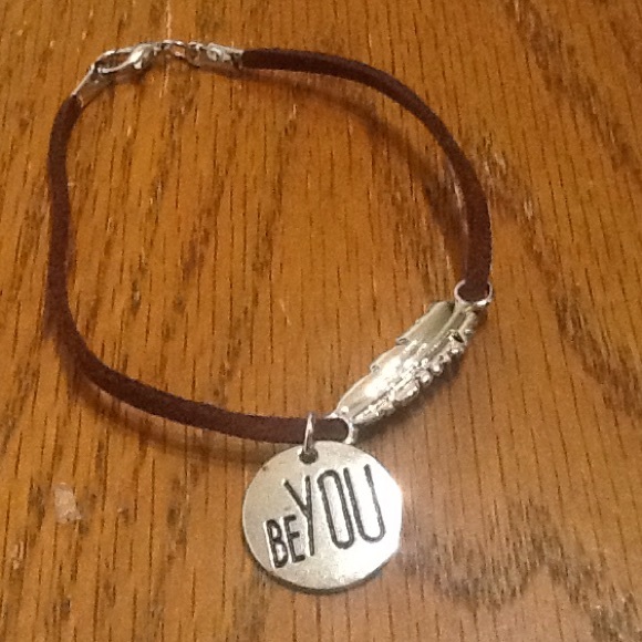 Leaf inspiration Bracelet - Picture 2 of 2