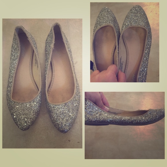 Size 7 old Navy Gold flats