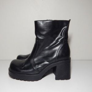 Perfect chunky black platform 90's boots