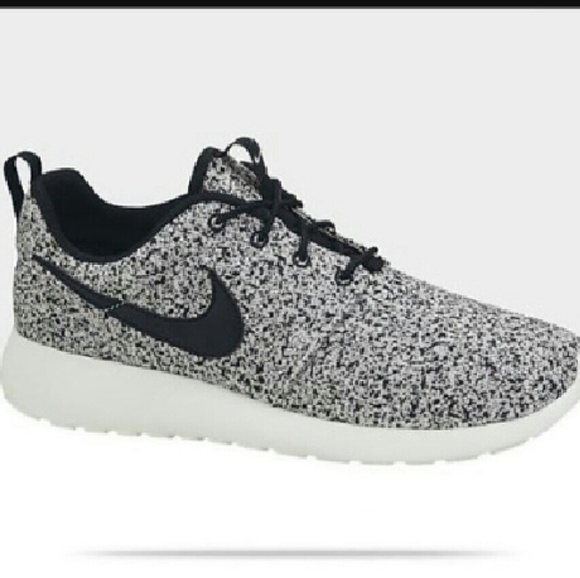 ISO Roshe nikes ?