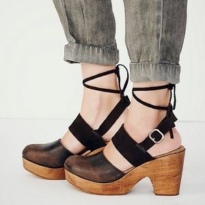 Free People wrap up clog heels | like new