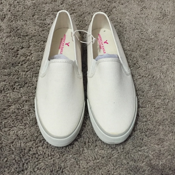 Brand new never worn cream tennis shoes
