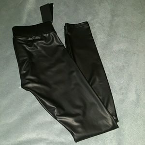 SOLD! Guess liquid leggings