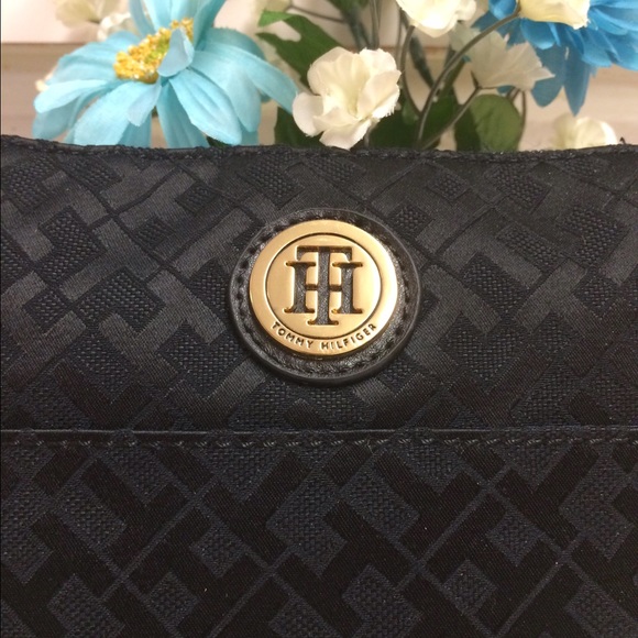 Tommy Hilfiger Crossbody Bag