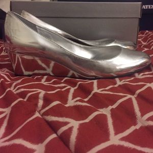 Jessica Simpson Wedges