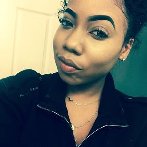 Meet your Posher, Adrienne