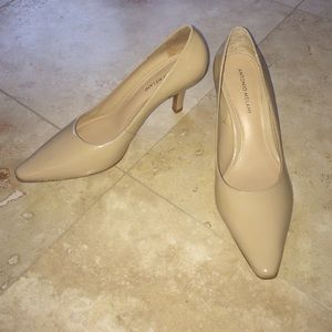Weekend sale! Antonio Melani nude heels, like new.
