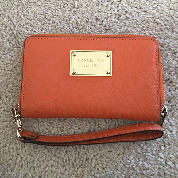 Michael Kors Handbags - Michael Kors wristlet