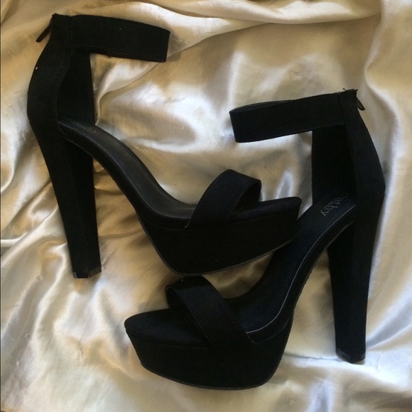 Suede Heels 😍 - Picture 1 of 4