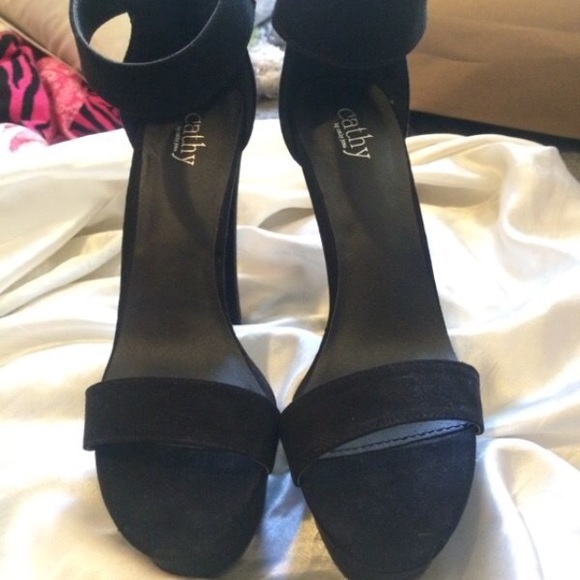 Suede Heels 😍 - Picture 2 of 4