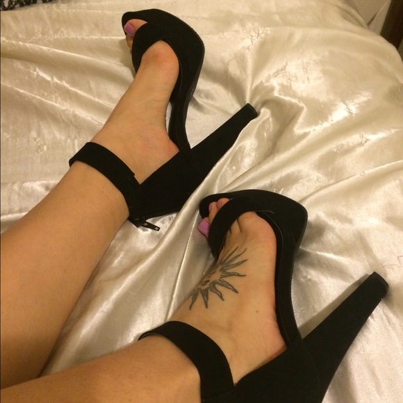 Suede Heels 😍 - Picture 4 of 4