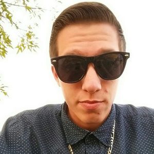 Meet your Posher, Aaron