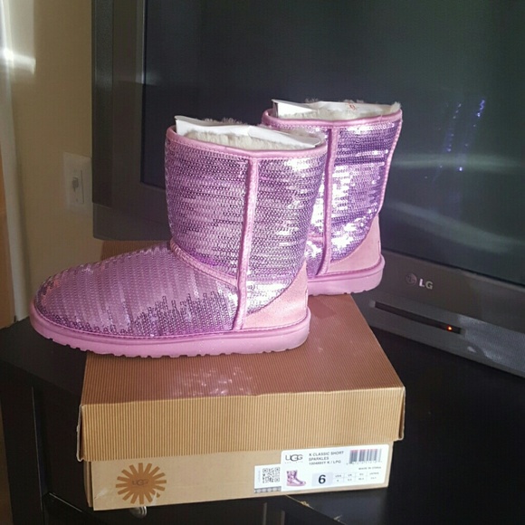 Pink uggs 6 kids/ 8 women's  (run large)
