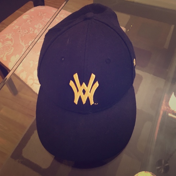 Fitted WV hat
