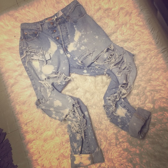 Distressed High Waisted Jeans