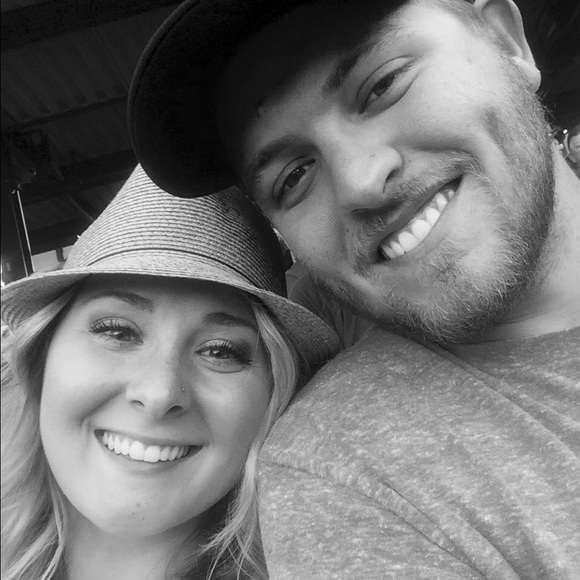 Meet your Posher, Tori - Picture 1 of 1