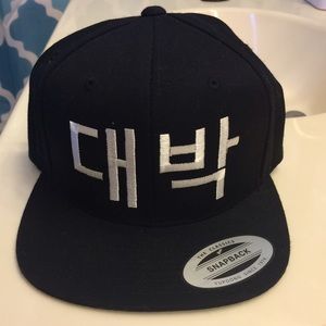 Kcon (dae bak) SnapBack