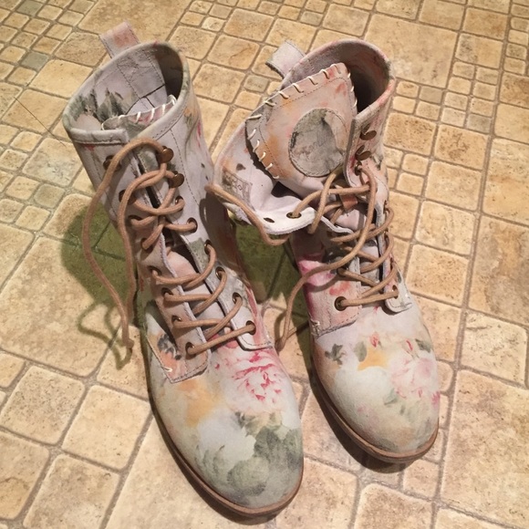 Women's floral boots