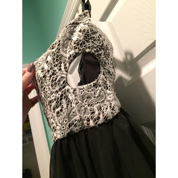 Black and white dress - Picture 3 of 4