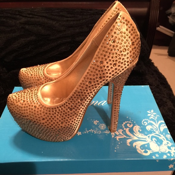 Shoes - Picture 2 of 4
